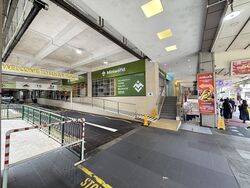 Lucky Plaza (D9), Retail #576194041